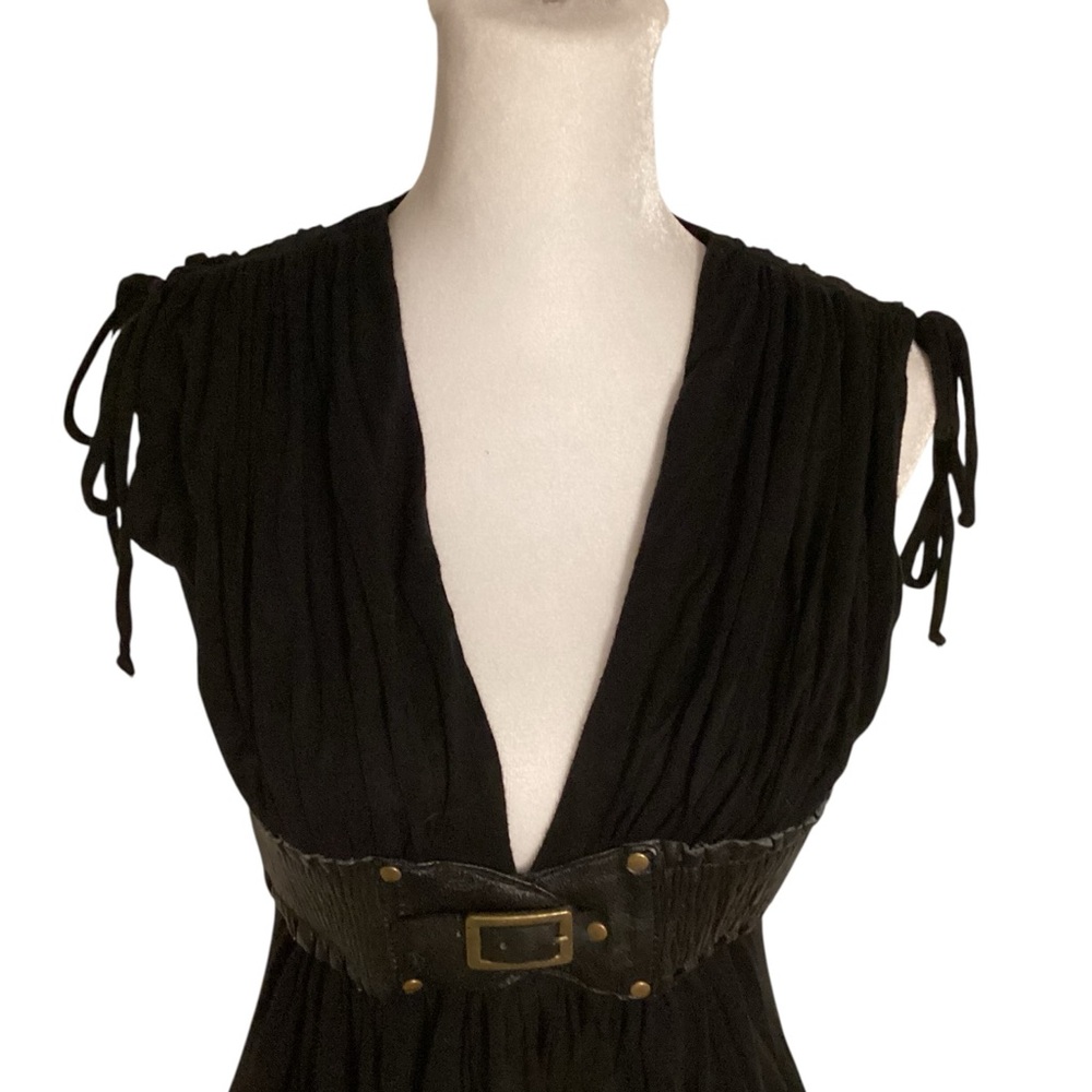 Sky Small Black Sleeveless Blouse with Leather Belt - Picture 2 of 10